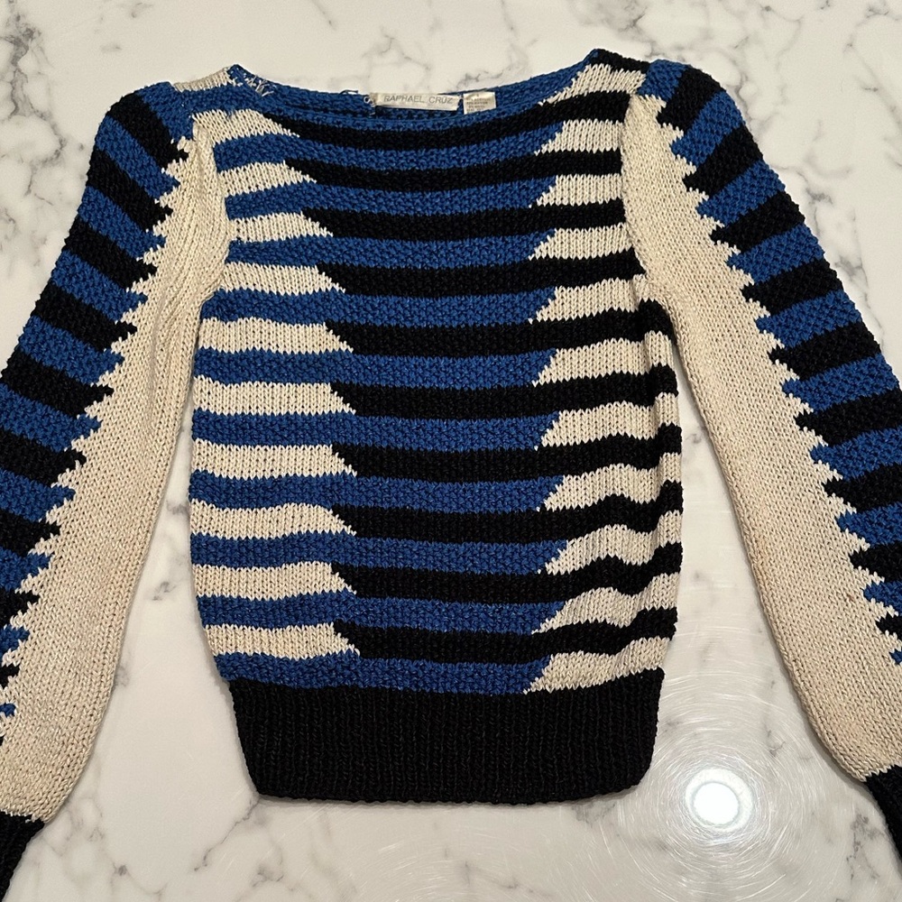 One of a kind - Vintage size small sweater